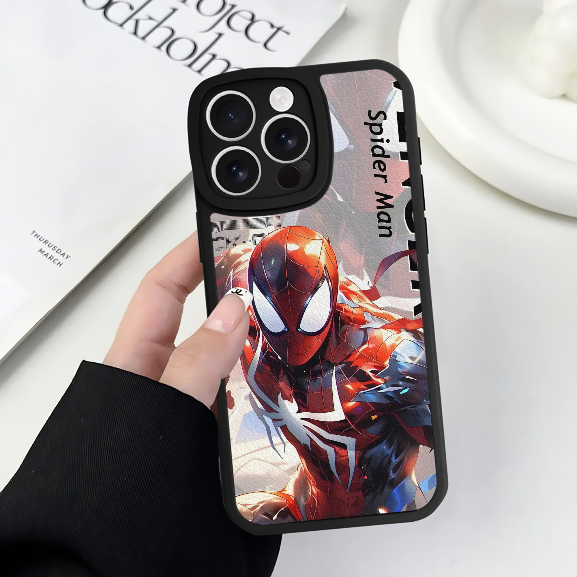 （画像用） アベンジャーズ The Avengers 【iPhone 16シリーズ対応】シリコンスマホケース（レザー調） 材質：シリコン